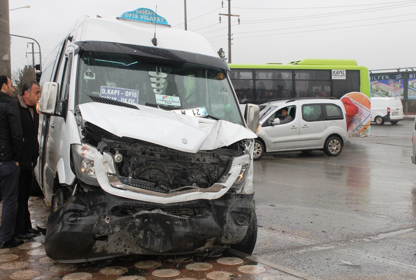 Yolcu minibüsü kaza yaptı: 6 yaralı